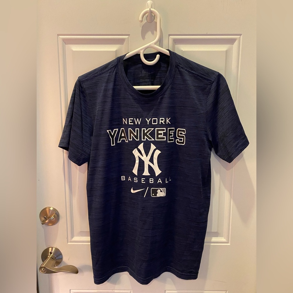 NIKE New York Yankee’s Dri-fit T-Shirt Men’s Small - Picture 1 of 3